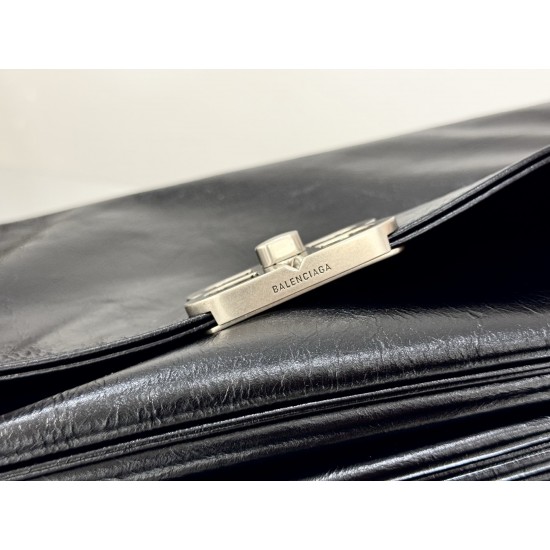 Balenciaga More ←