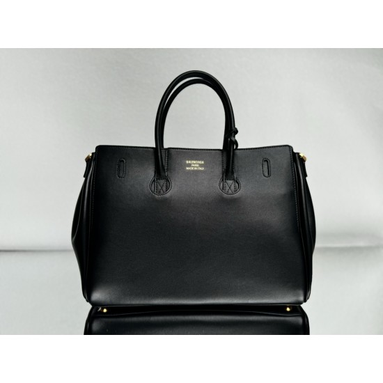 Balenciaga More ←