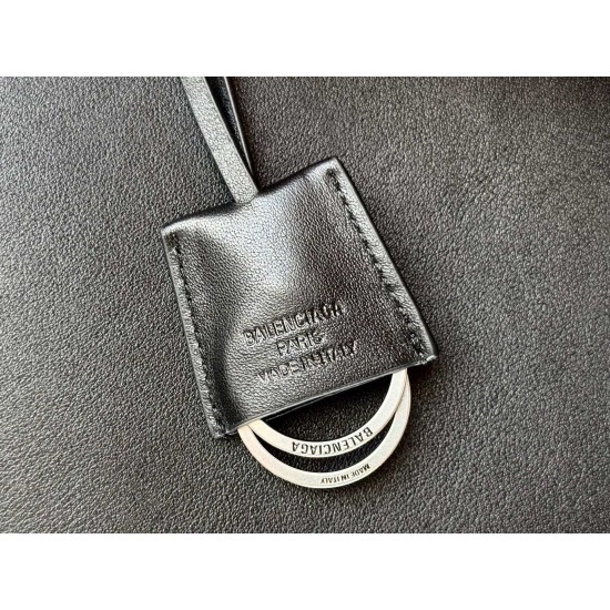 Balenciaga More ←