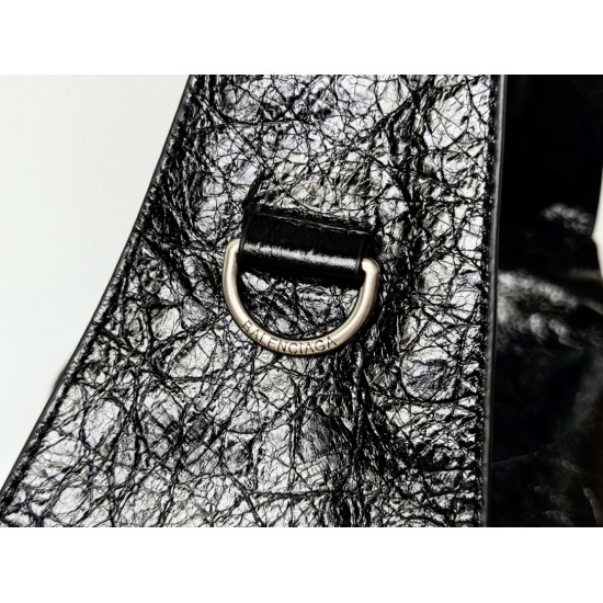 Balenciaga More ←