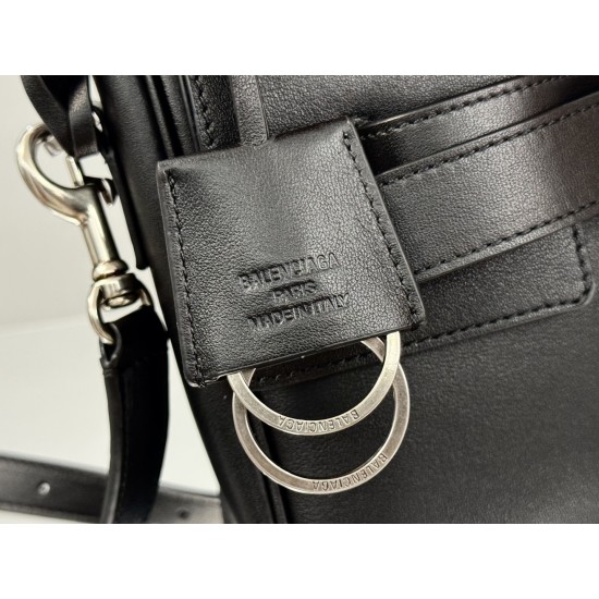 Balenciaga More ←