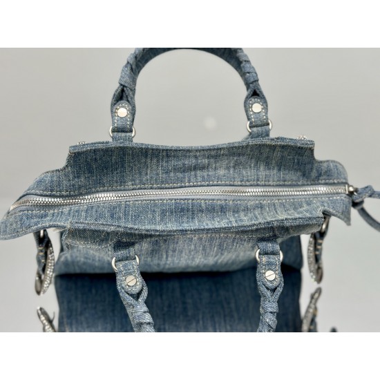 Balenciaga More ←