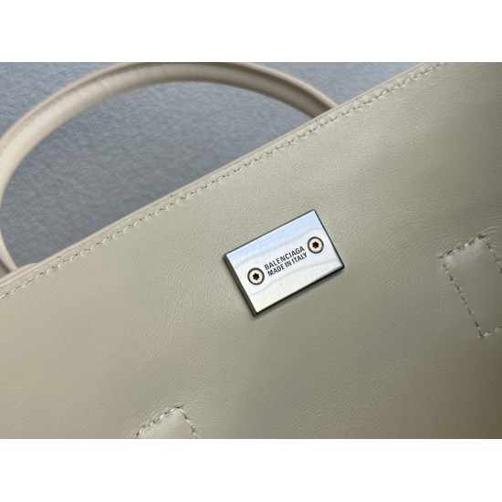 Balenciaga More ←