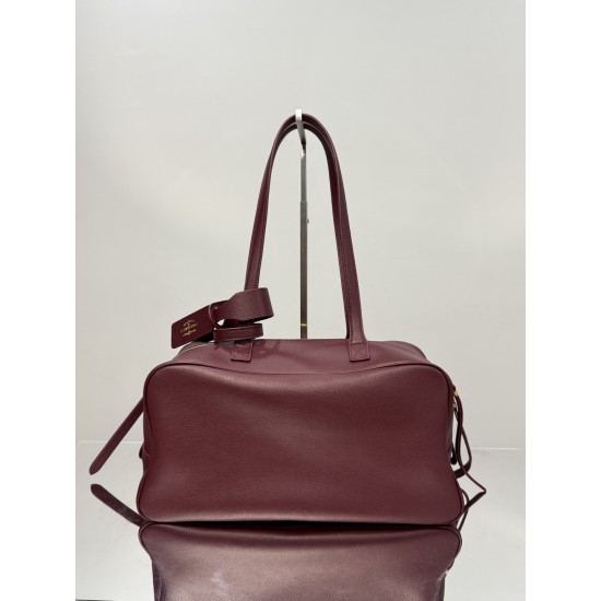 Balenciaga More ←