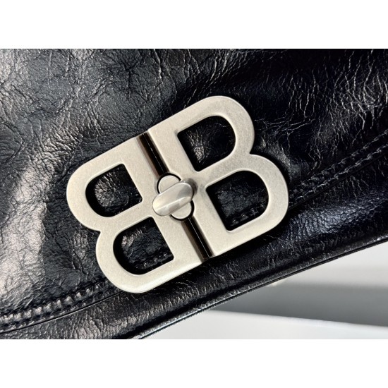 Balenciaga More ←