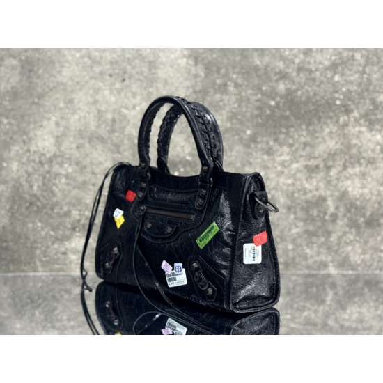 Balenciaga Le Cagole