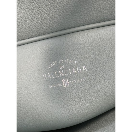 Balenciaga More ←