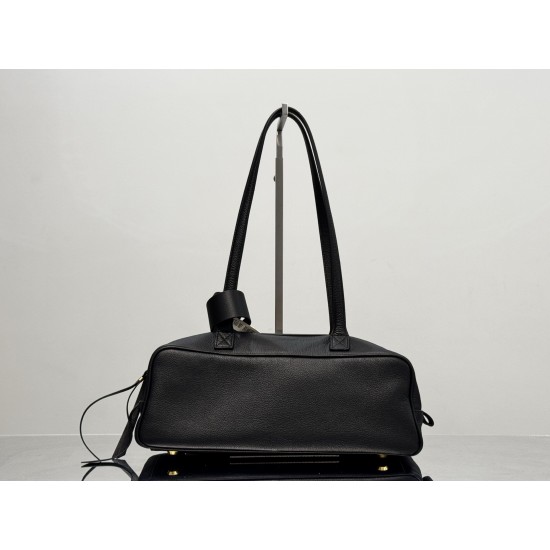 Balenciaga More ←