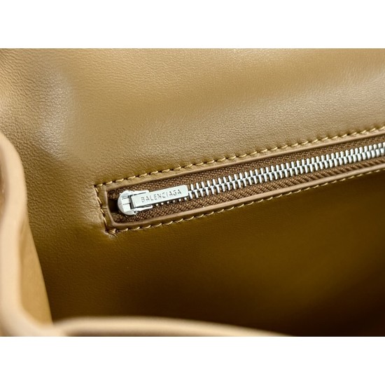 Balenciaga More ←