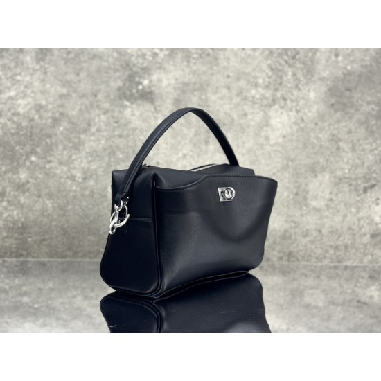 Balenciaga More ←