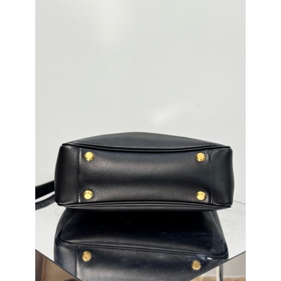 Balenciaga More ←