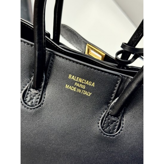 Balenciaga More ←