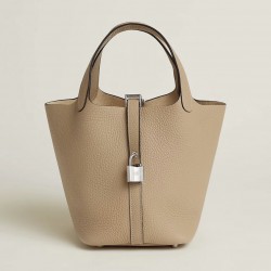 Style：Picotin lockColour：S2风衣灰/sliverSize：18cmLeather：clemenceHardware：sliver菜篮18cm，风衣灰牛皮，银扣，高级全手工专属定制‼️