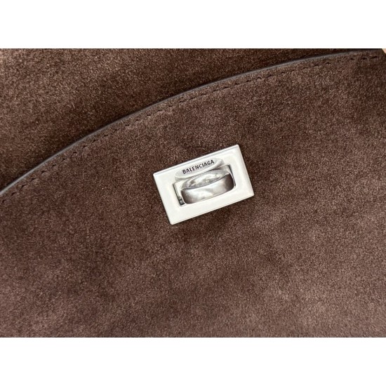 Balenciaga More ←
