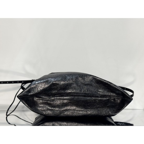 Balenciaga More ←
