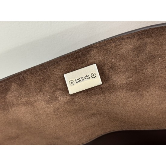 Balenciaga More ←