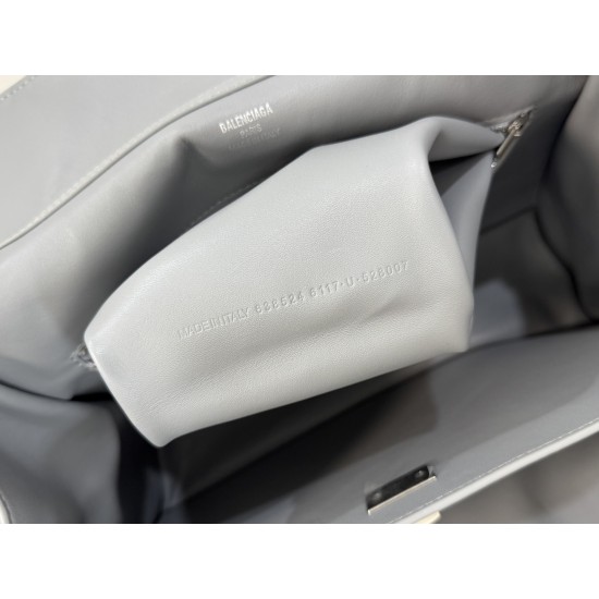 Balenciaga More ←