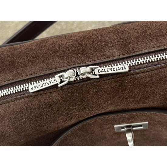 Balenciaga More ←
