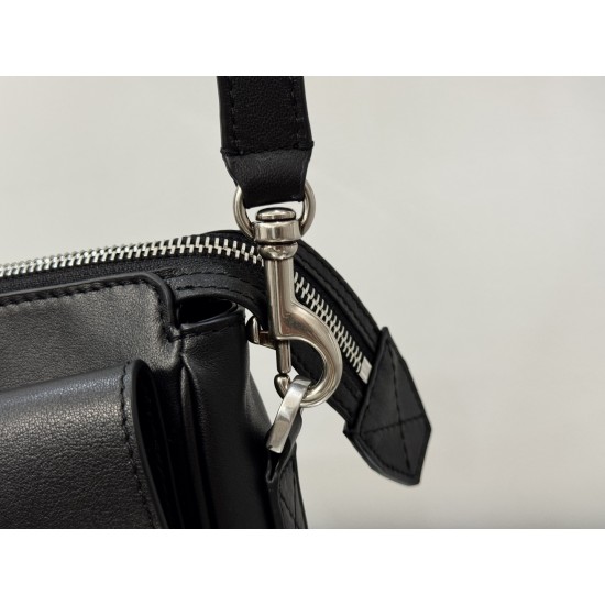 Balenciaga More ←