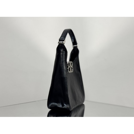 Balenciaga More ←