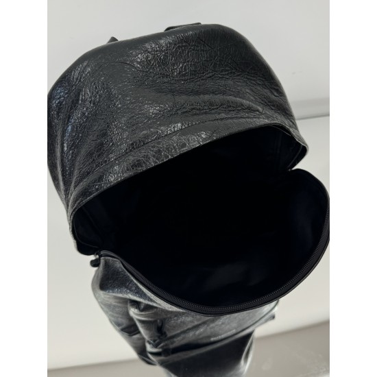 Balenciaga More ←
