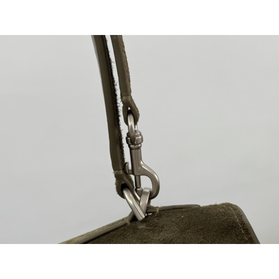 Balenciaga More ←