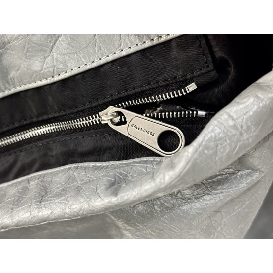 Balenciaga More ←
