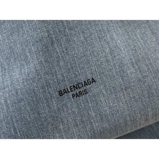 Balenciaga More ←