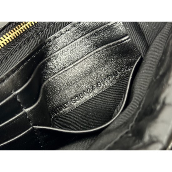 Balenciaga More ←