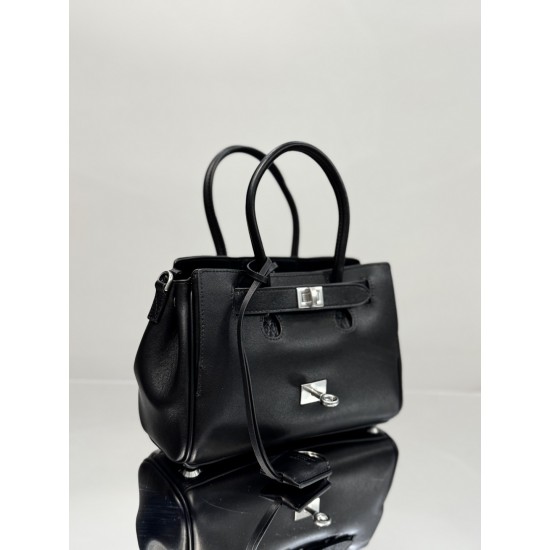 Balenciaga More ←