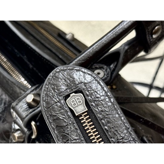 Balenciaga Le Cagole