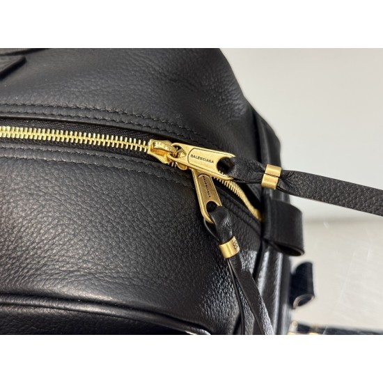 Balenciaga More ←