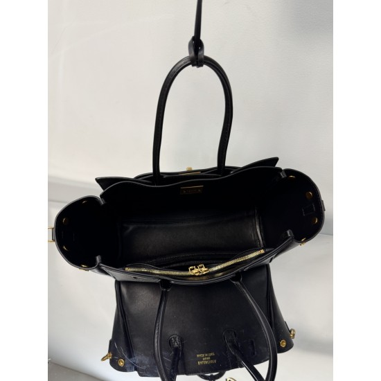 Balenciaga More ←