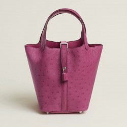 Style：Picotin lockColour：J5天方夜谭紫Size：18cmLeather：ostrichHardware：sliver菜篮18cm，南非进口KK/天方夜谭紫鸵鸟皮，银扣，高级全手工专属定制‼️