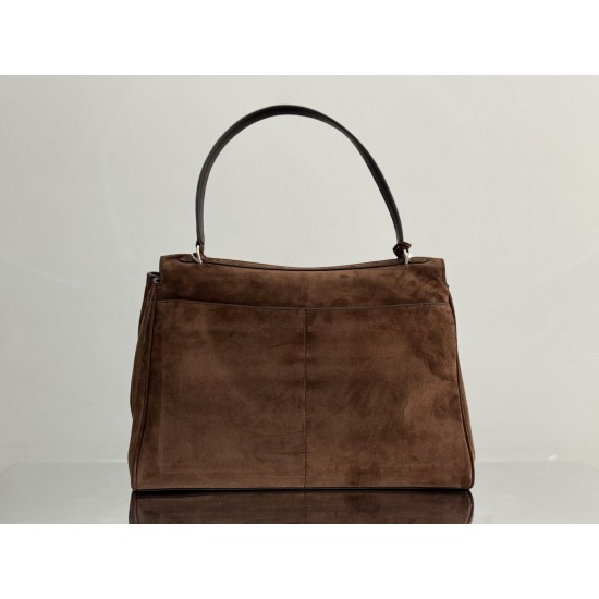 Balenciaga More ←