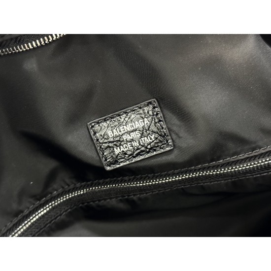 Balenciaga More ←