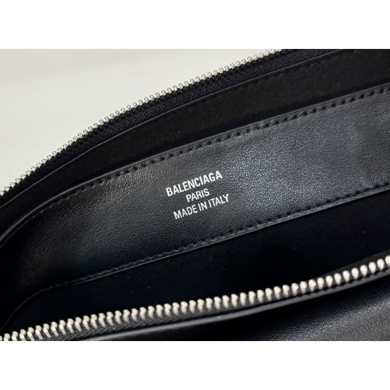 Balenciaga More ←