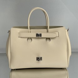 Balenciaga More ←