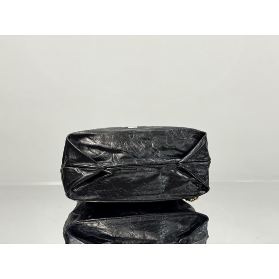 Balenciaga More ←