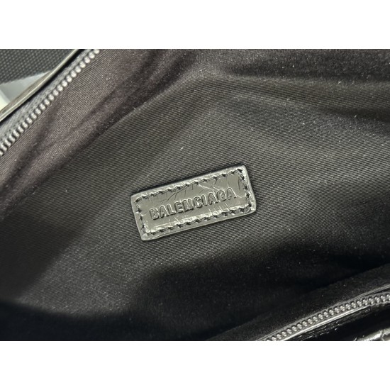 Balenciaga More ←