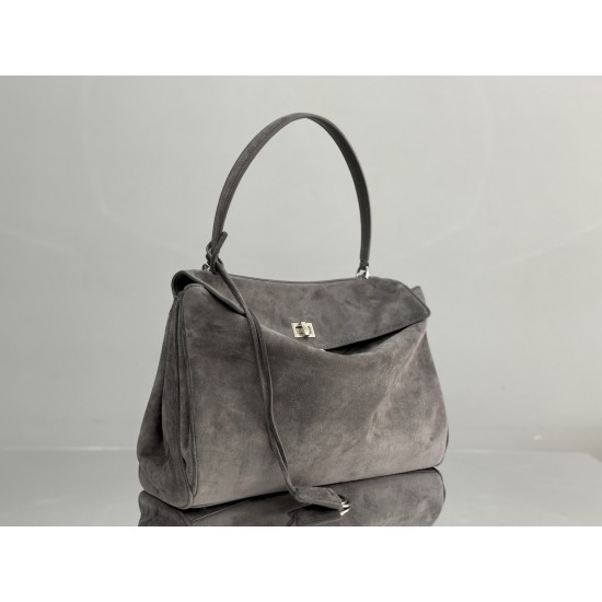Balenciaga More ←