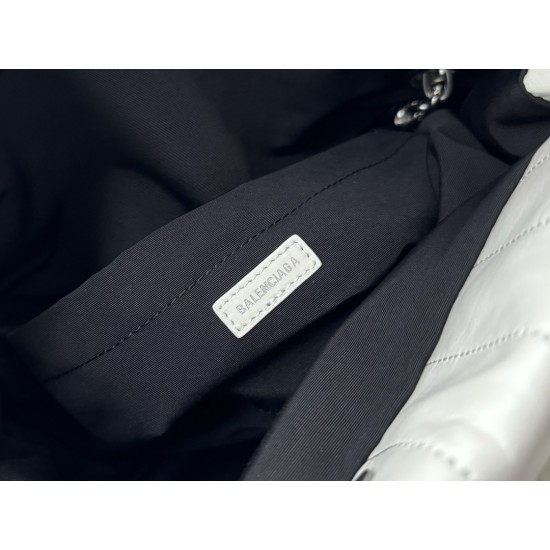Balenciaga More ←