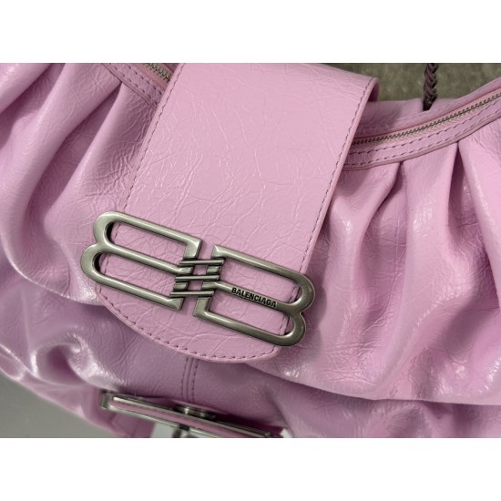 Balenciaga More ←