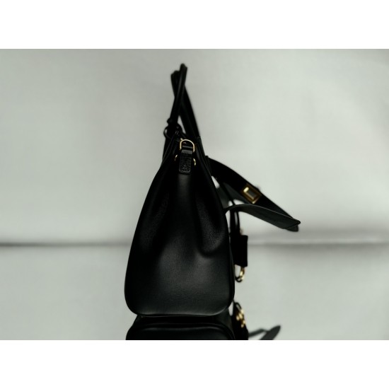 Balenciaga More ←