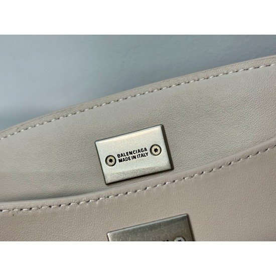 Balenciaga More ←