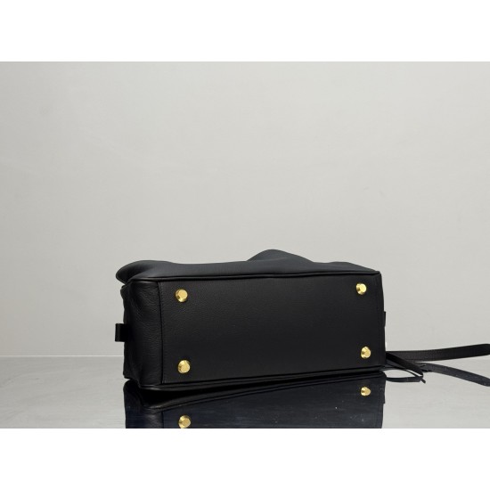 Balenciaga More ←