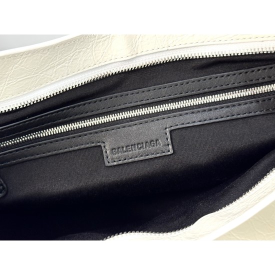 Balenciaga Le Cagole