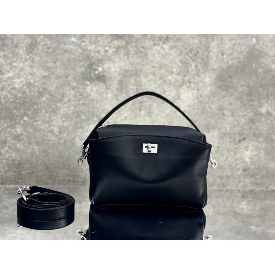 Balenciaga More ←