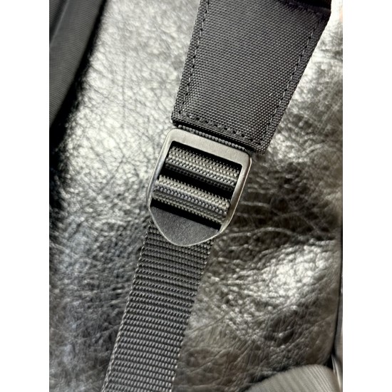 Balenciaga More ←