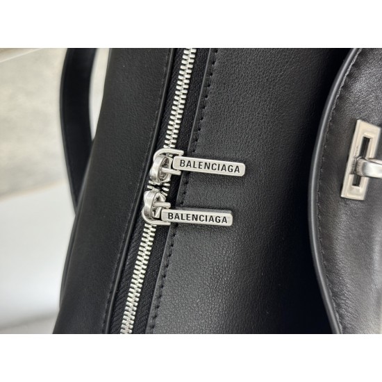 Balenciaga More ←